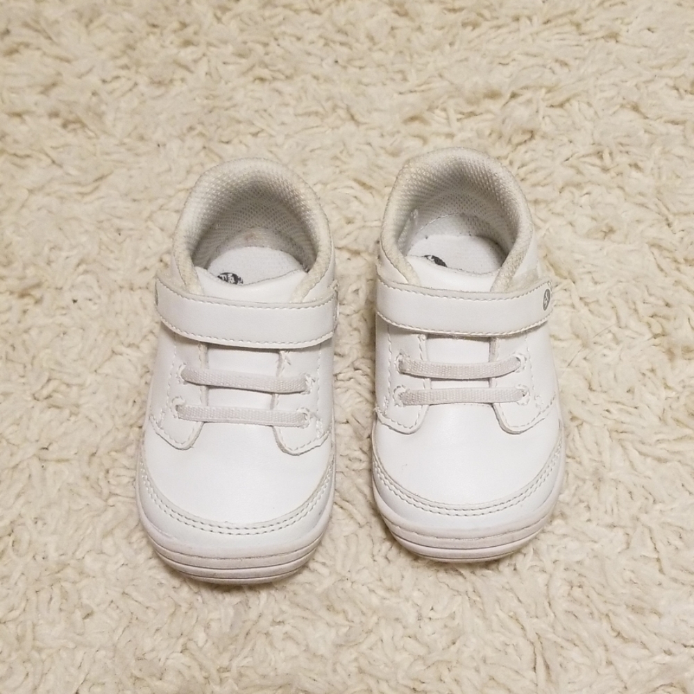 Stride Rite "taye" sneaker size 5